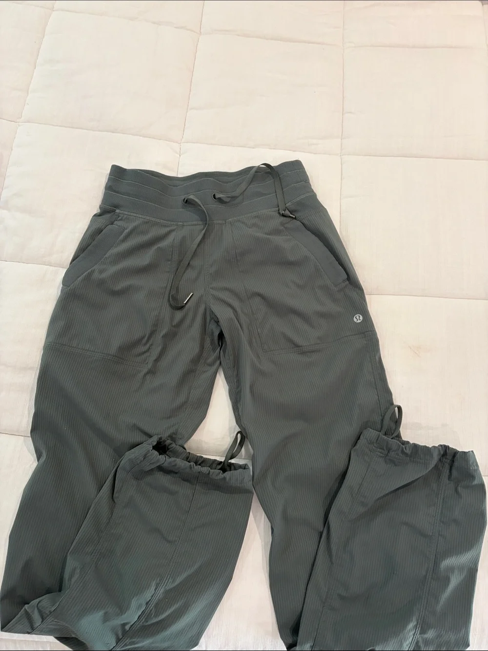 lululemon athletica Women’s Ribbed Drawstring Dancer Joggers in Green